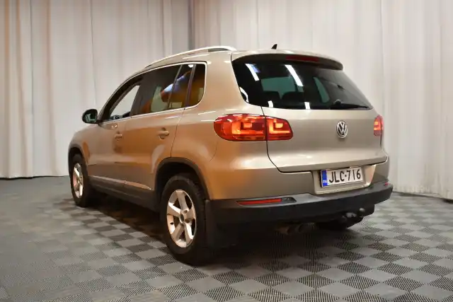 Beige Maastoauto, Volkswagen Tiguan – JLC-716