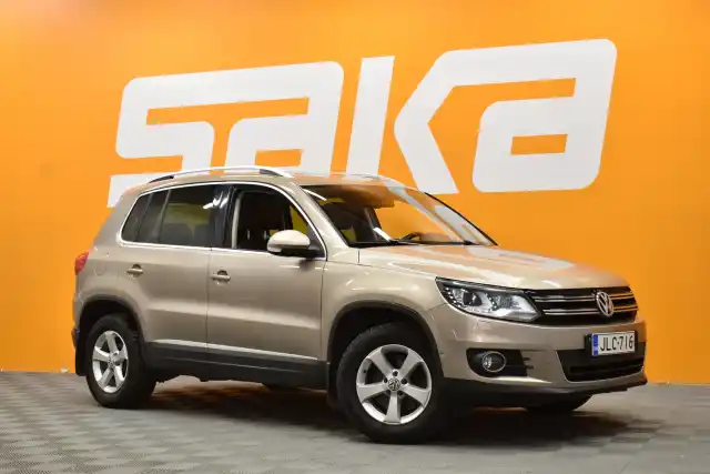 Beige Maastoauto, Volkswagen Tiguan – JLC-716