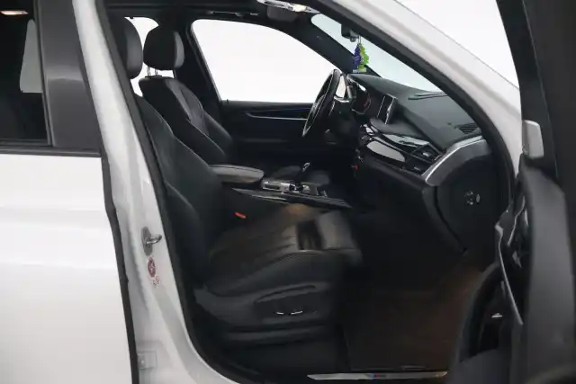 Valkoinen Maastoauto, BMW X5 – JLF-614
