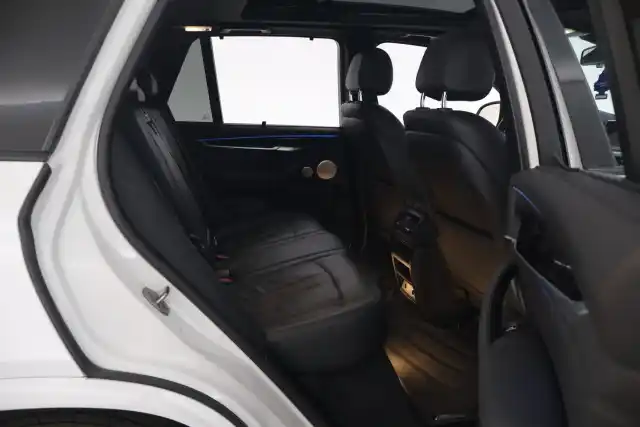 Valkoinen Maastoauto, BMW X5 – JLF-614