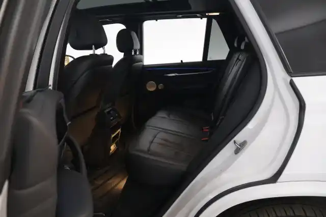 Valkoinen Maastoauto, BMW X5 – JLF-614
