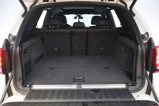 Valkoinen Maastoauto, BMW X5 – JLF-614