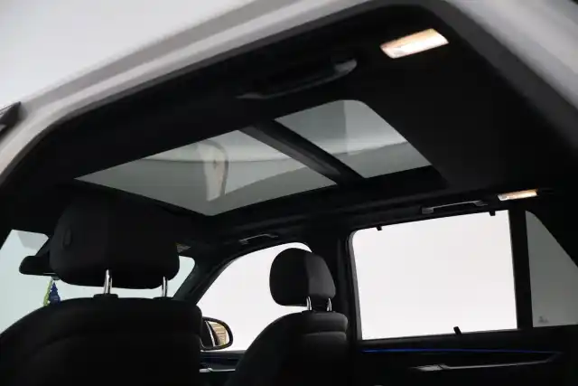 Valkoinen Maastoauto, BMW X5 – JLF-614