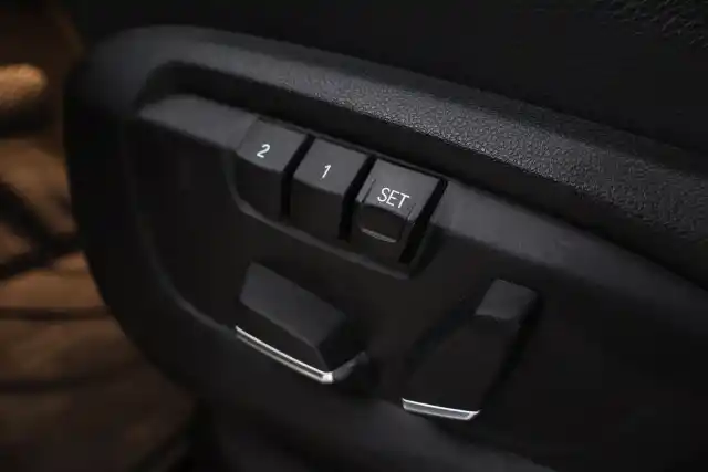 Valkoinen Maastoauto, BMW X5 – JLF-614