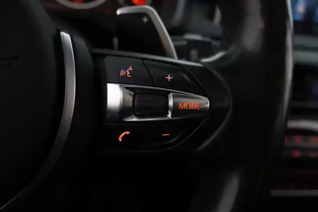 Valkoinen Maastoauto, BMW X5 – JLF-614