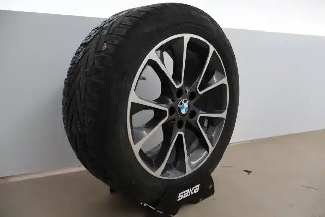 Valkoinen Maastoauto, BMW X5 – JLF-614
