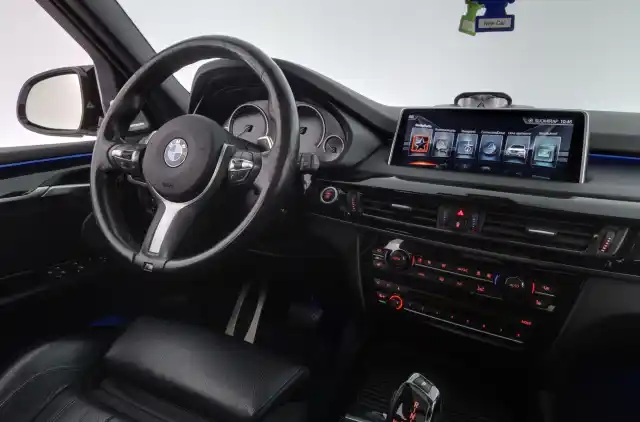 Valkoinen Maastoauto, BMW X5 – JLF-614