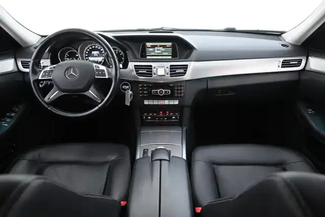 Valkoinen Sedan, Mercedes-Benz E – JLG-167