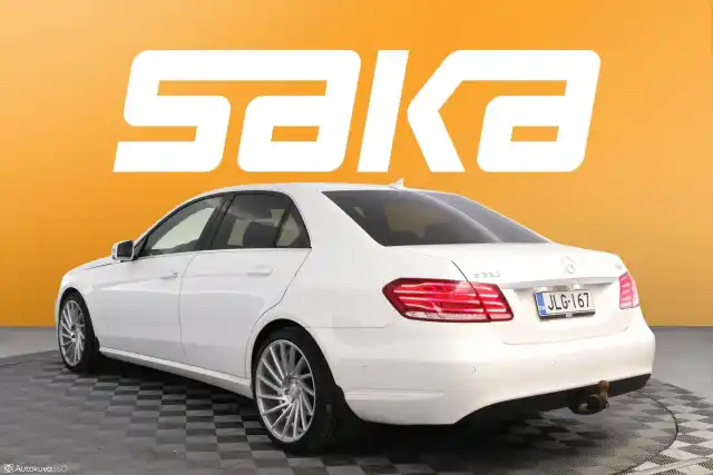 Valkoinen Sedan, Mercedes-Benz E – JLG-167