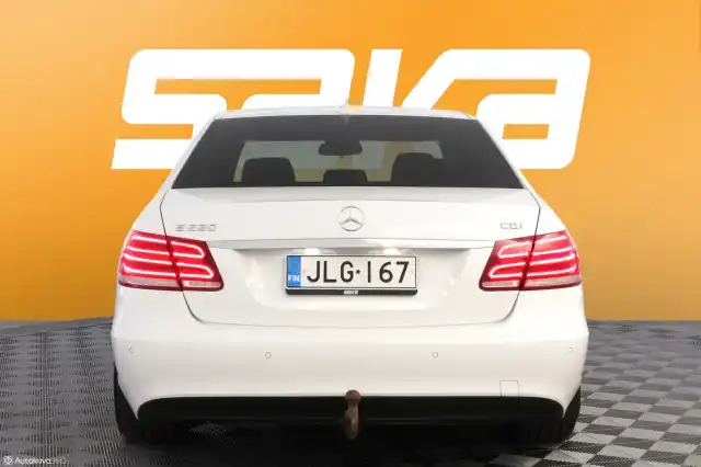 Valkoinen Sedan, Mercedes-Benz E – JLG-167