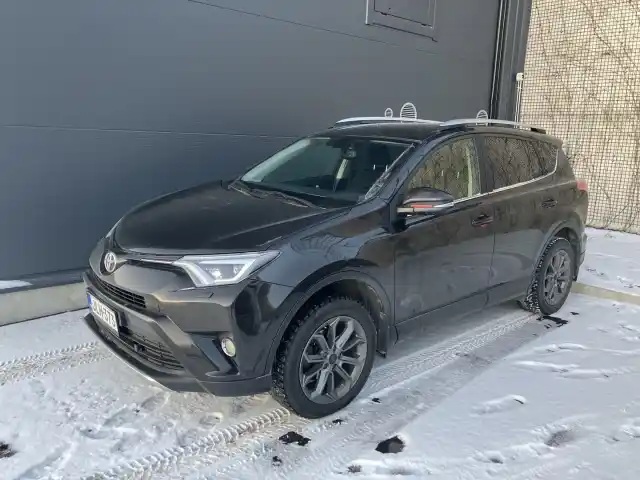 Musta Maastoauto, Toyota RAV4 – JLH-373