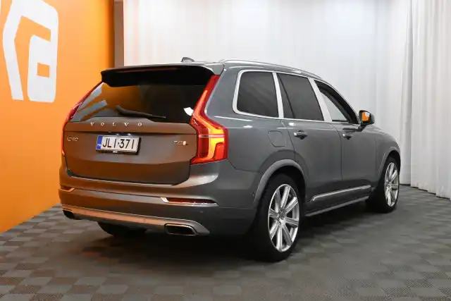 Harmaa Maastoauto, Volvo XC90 – JLI-371