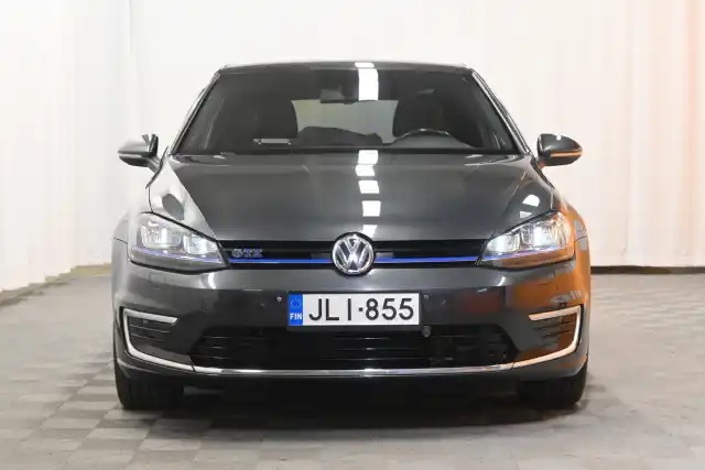 Musta Viistoperä, Volkswagen Golf – JLI-855