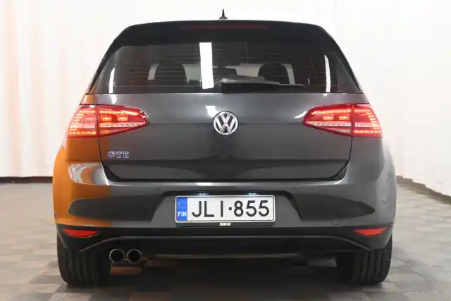 Musta Viistoperä, Volkswagen Golf – JLI-855