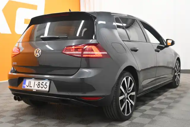 Musta Viistoperä, Volkswagen Golf – JLI-855