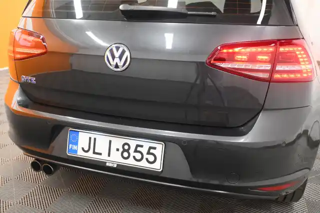 Musta Viistoperä, Volkswagen Golf – JLI-855