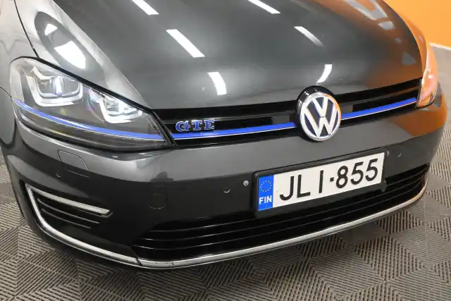 Musta Viistoperä, Volkswagen Golf – JLI-855