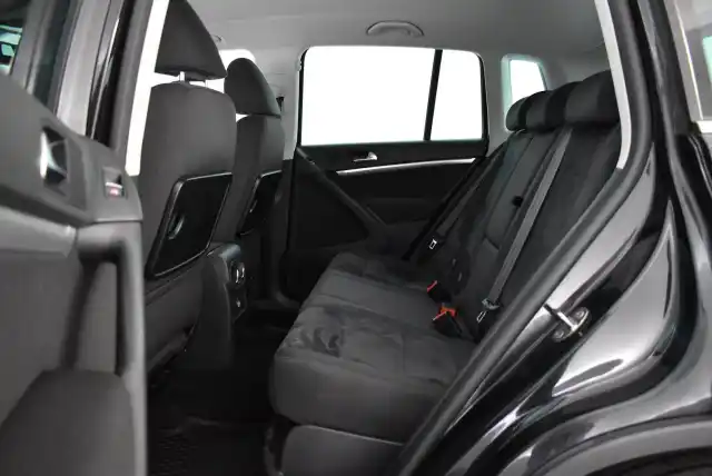 Musta Maastoauto, Volkswagen Tiguan – JLJ-615