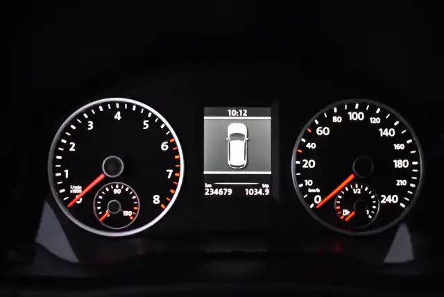 Musta Maastoauto, Volkswagen Tiguan – JLJ-615