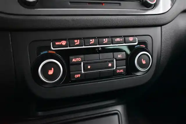 Musta Maastoauto, Volkswagen Tiguan – JLJ-615