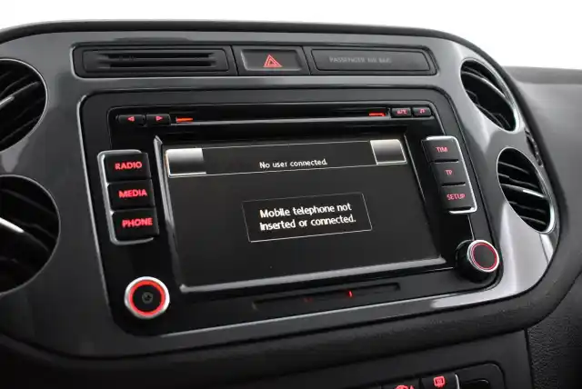 Musta Maastoauto, Volkswagen Tiguan – JLJ-615