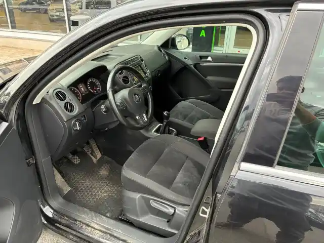 Musta Farmari, Volkswagen Tiguan – JLJ-615