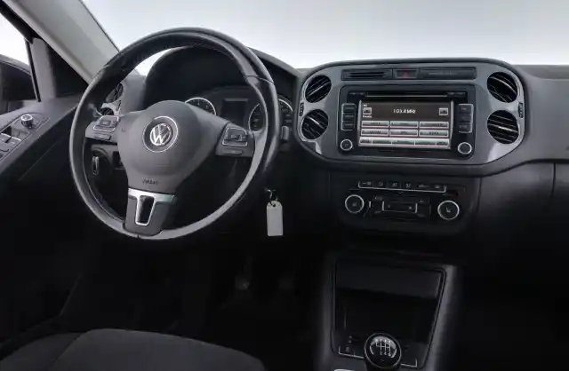 Musta Maastoauto, Volkswagen Tiguan – JLJ-615