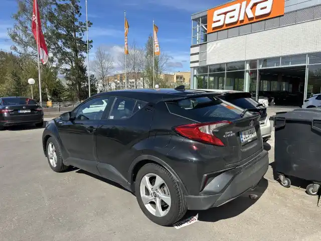 Musta Maastoauto, Toyota C-HR – JLJ-941
