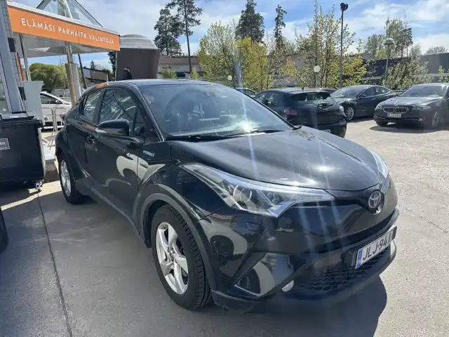Musta Maastoauto, Toyota C-HR – JLJ-941