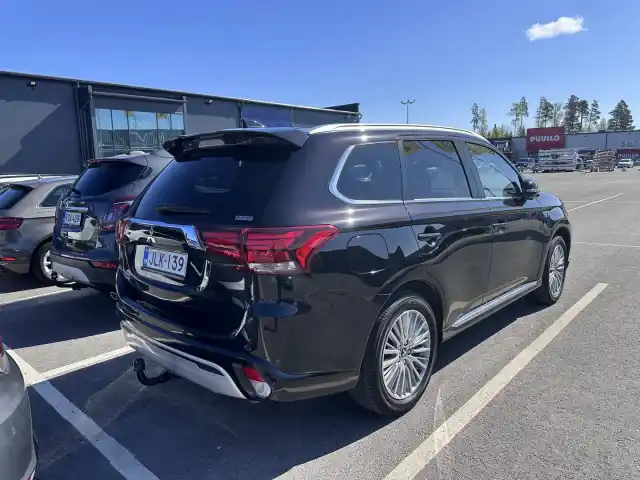 Musta Maastoauto, Mitsubishi Outlander PHEV – JLK-139