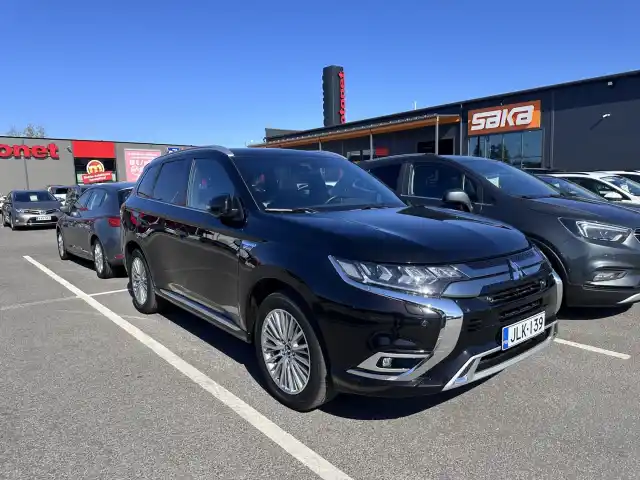 Musta Maastoauto, Mitsubishi Outlander PHEV – JLK-139