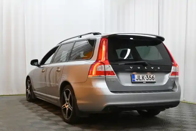 Harmaa Farmari, Volvo V70 – JLK-356