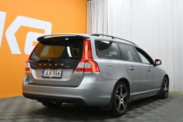 Harmaa Farmari, Volvo V70 – JLK-356