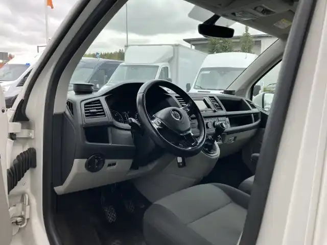 Valkoinen Pakettiauto, Volkswagen Transporter – JLK-627