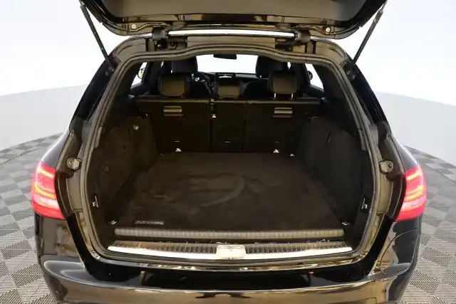 Musta Farmari, Mercedes-Benz C – JLK-844