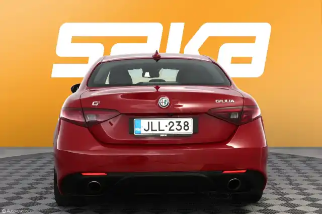 Punainen Sedan, Alfa Romeo Giulia – JLL-238