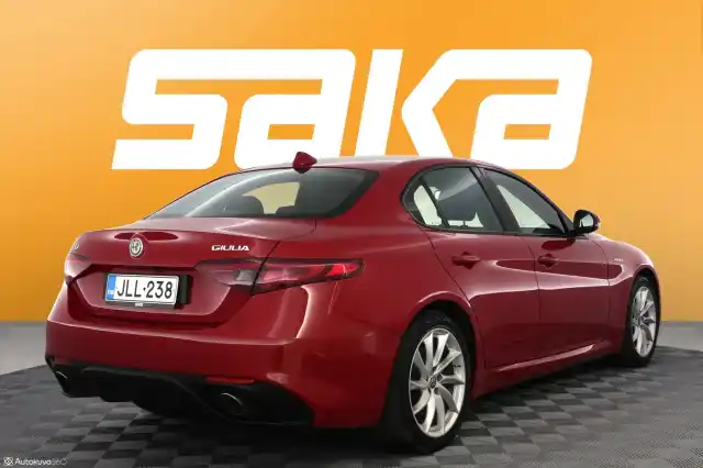 Punainen Sedan, Alfa Romeo Giulia – JLL-238