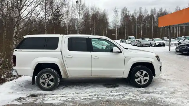 Valkoinen Avolava, Volkswagen Amarok – JLL-272