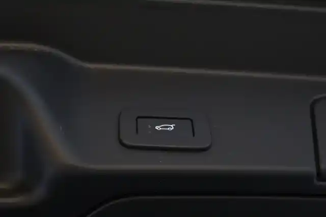 Harmaa Maastoauto, Land Rover Range Rover Evoque – JLM-646