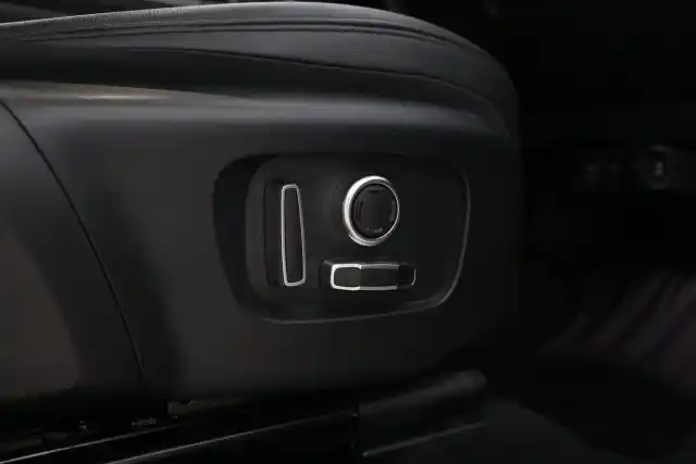 Harmaa Maastoauto, Land Rover Range Rover Evoque – JLM-646