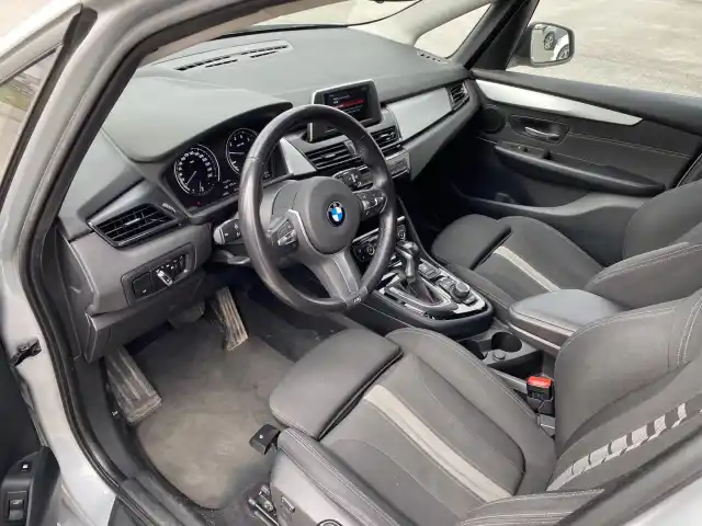 Hopea Tila-auto, BMW 225 – JLN-447