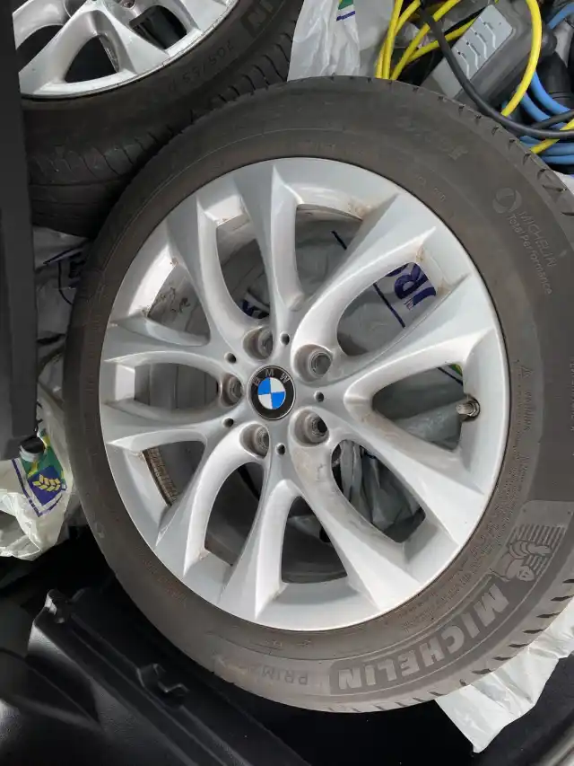 Hopea Tila-auto, BMW 225 – JLN-447