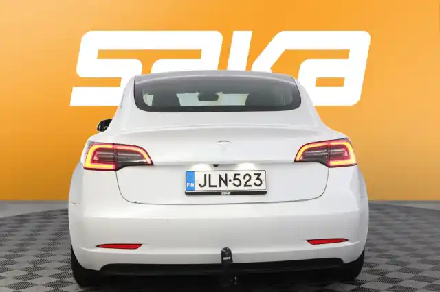 Valkoinen Sedan, Tesla Model 3 – JLN-523