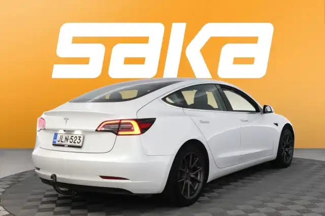 Valkoinen Sedan, Tesla Model 3 – JLN-523