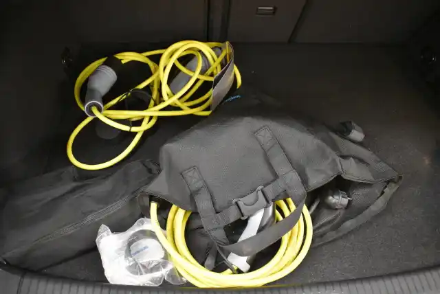 Harmaa Viistoperä, Volkswagen Golf – JLN-611
