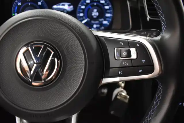 Harmaa Viistoperä, Volkswagen Golf – JLN-611