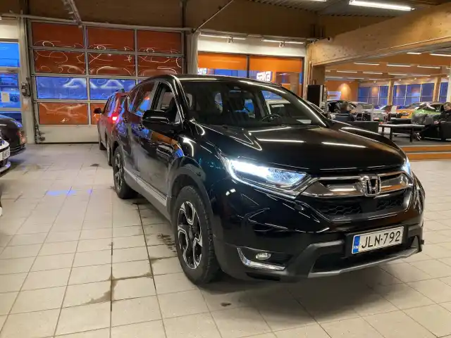 Musta Maastoauto, Honda CR-V – JLN-792