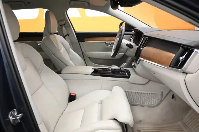 Sininen Farmari, Volvo V90 – JLN-877