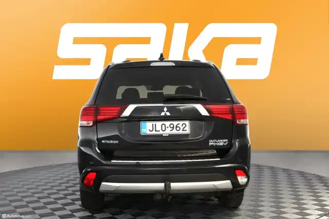 Musta Maastoauto, Mitsubishi Outlander PHEV – JLO-962