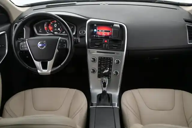 Valkoinen Maastoauto, Volvo XC60 – JLO-969